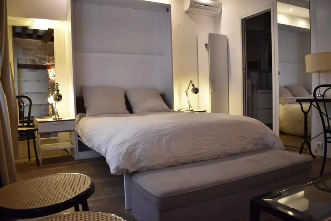 Charming Studio Near Republique And Le Marais Paris